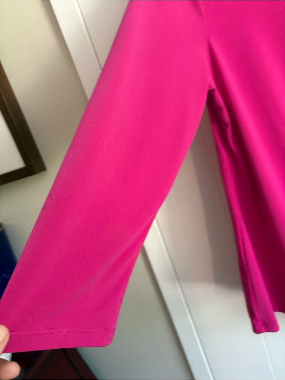 Dana Bachman Women’s Hot Pink Long-Sleeve Ruched Side Top
Size Large - Picture 5 of 7